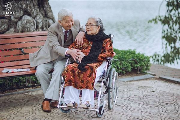 Chiếc khăn ấm áp tặng bà