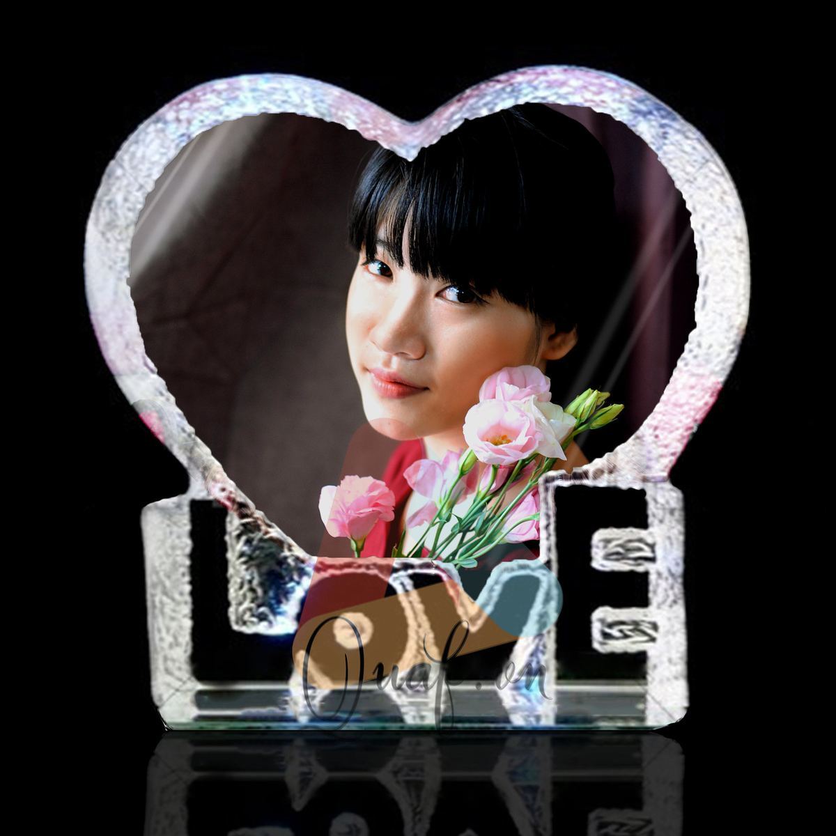 In ảnh lên pha lê chữ LOVE