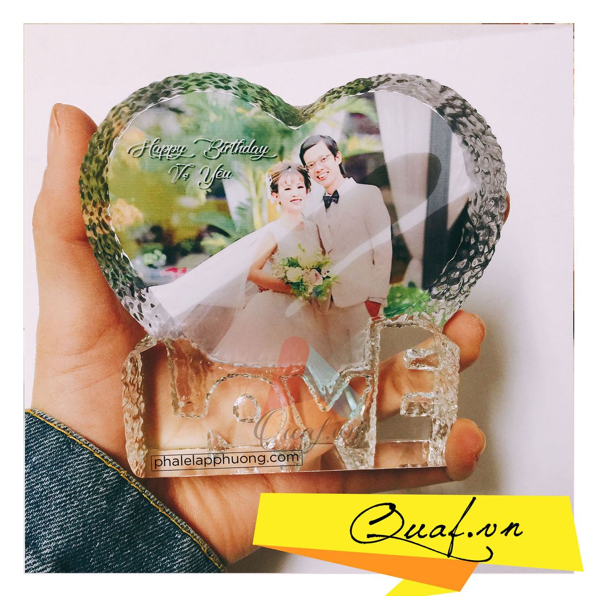 Quà Tặng Kỷ Niệm Ngày Cưới bằng pha lê chữ LOVE
