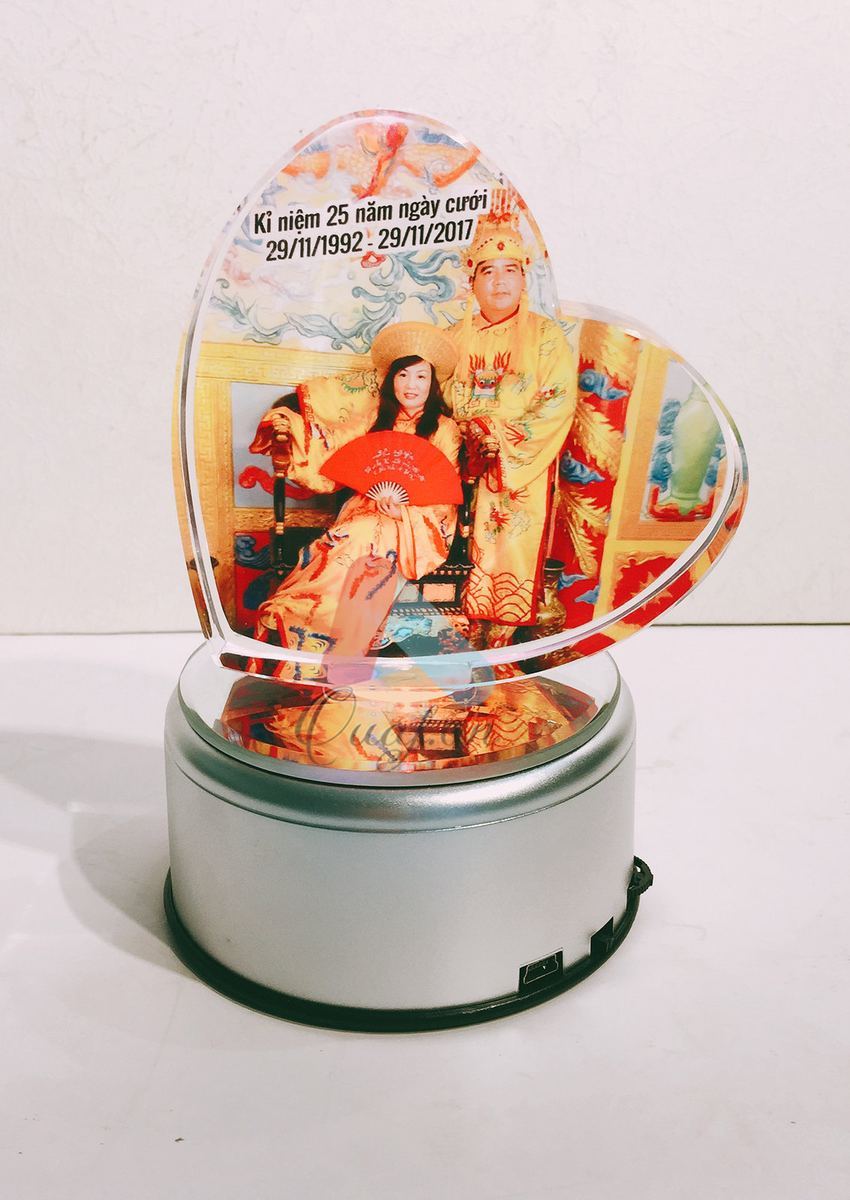 In ảnh lên pha lê trái tim xoay HETA