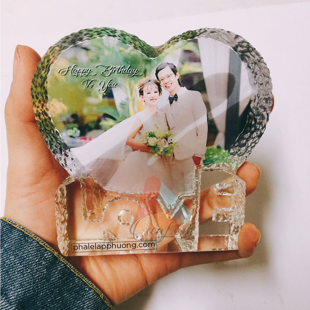 In ảnh lên pha lê trái tim chữ LOVE
