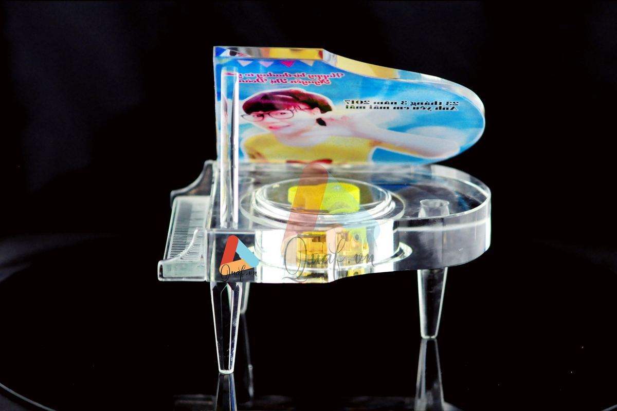 In ảnh lên pha lê đàn piano kim cương